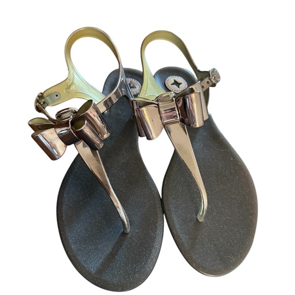 Elegant Silver Bow Sandals BCBG Generations size 8 - Picture 2 of 6